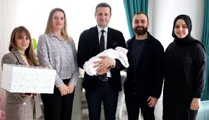 BAŞKANIMIZ AKAY’DAN ARSLAN AİLESİNE HOŞGELDİN BEBEK ZİYARETİ